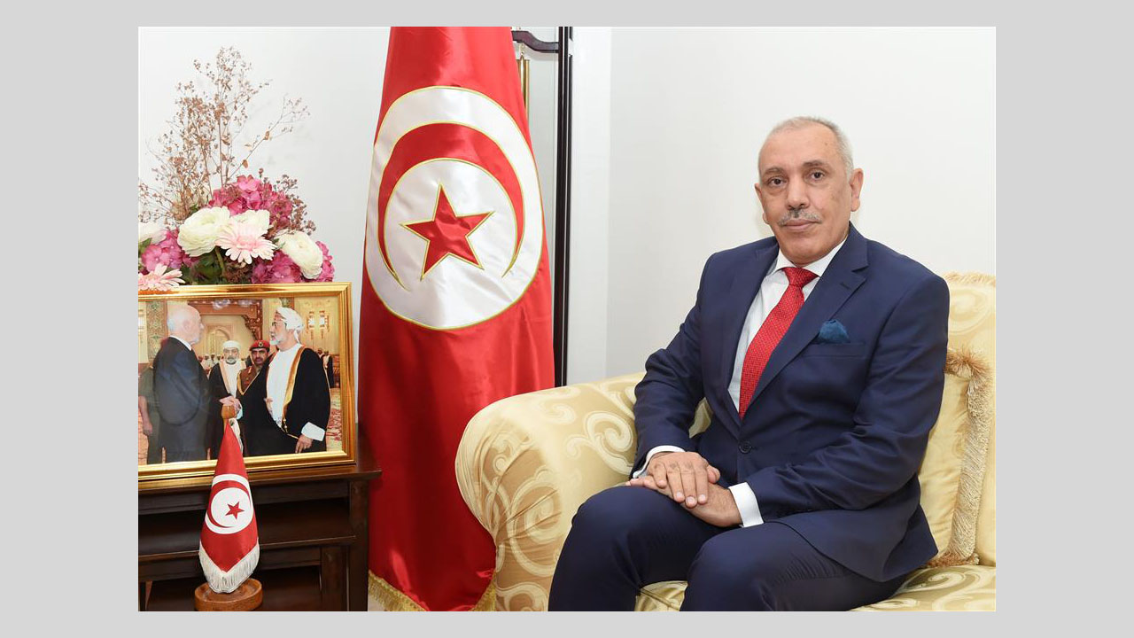 السفير التونسي المعتمد لدى السلطنة يصف السياسة العمانية بالحكيمة والمتزنة