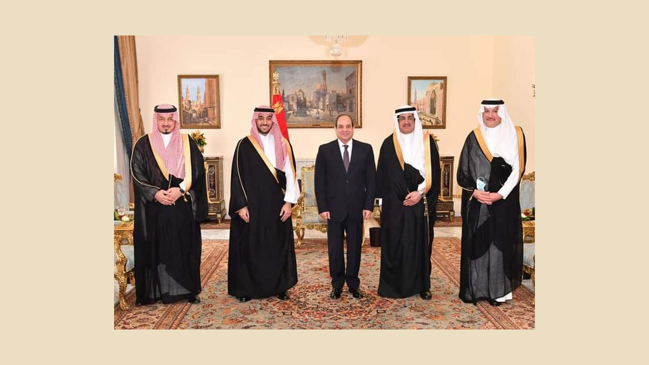 الرئيس المصري عبد الفتاح السيسي يستقبل وزير الرياضة السعودي : العلاقات المصرية السعودية خاصة وعميقة