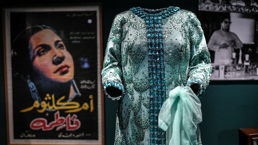 نجمات العالم العربي يسطعن بمعرض “ديفا” في باريس