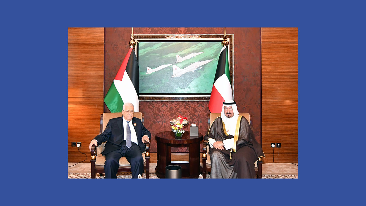ممثل سمو الأمير رئيس مجلس الوزراء يستقبل الرئيس الفلسطيني على هامش مؤتمر القمة العربية بالمنامة