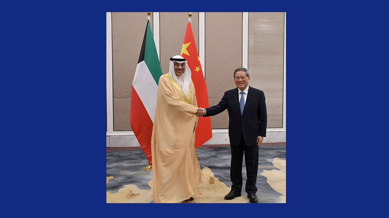 ممثل سمو الأمير سمو ولي العهد يلتقي رئيس مجلس الدولة الصيني في ماليزيا